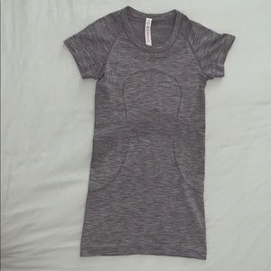 LULULEMON gray shirt